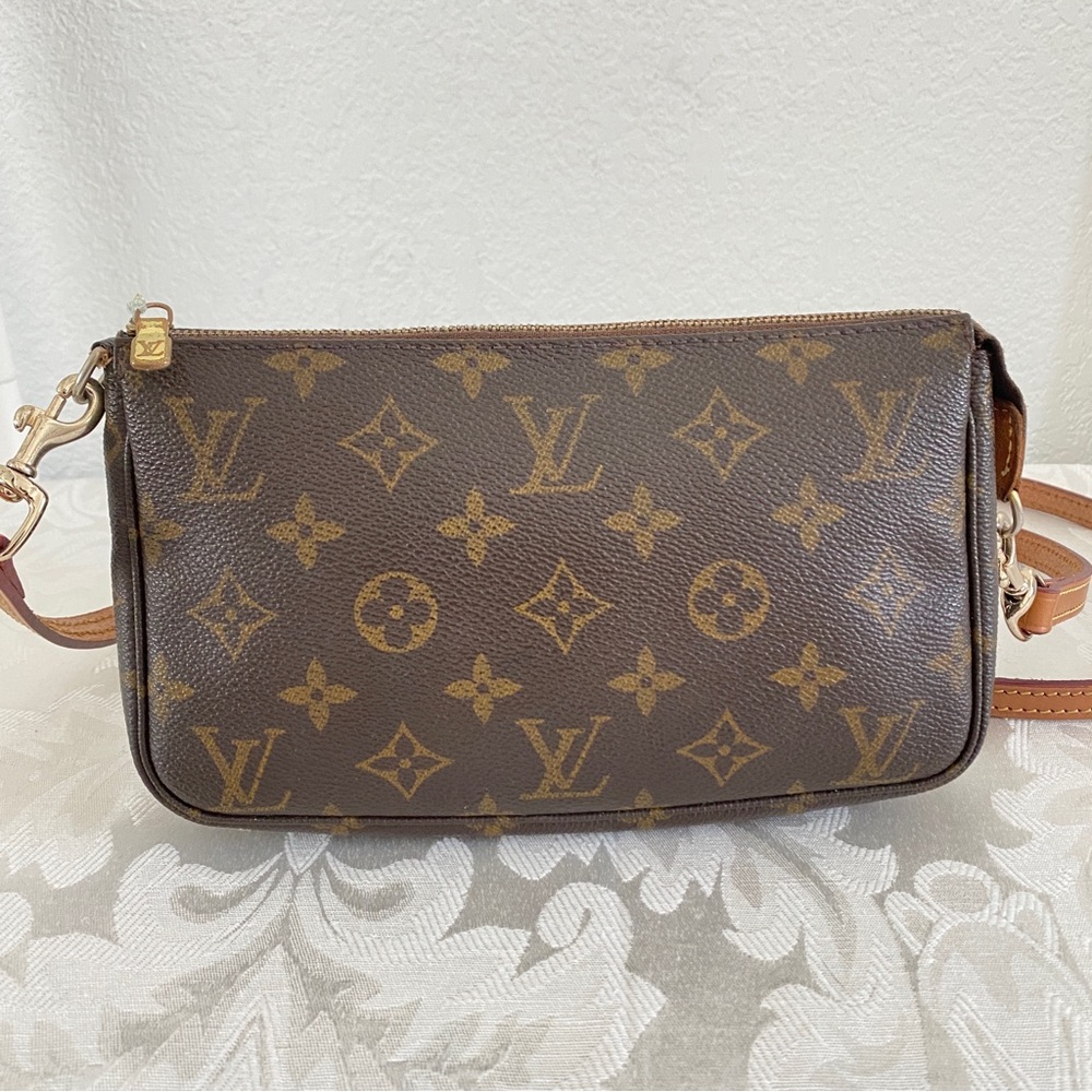LOUIS VUITTON Monogram Pochette